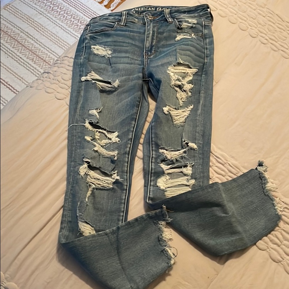 AMERICAN EAGLE DISTRESSED JEGGINGS